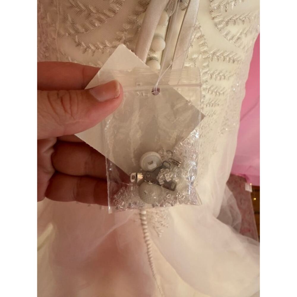 BRAND NEW WEDDING DRESS BY VERA WANG SIZE 2 NWT - Picture 8 of 13
